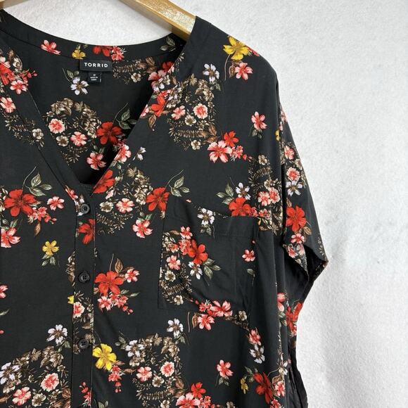 Torrid Women’s Sz 5 (30/32) Floral Skull‎ Challis Button Front Dolman Sleeve Top - Picture 5 of 9